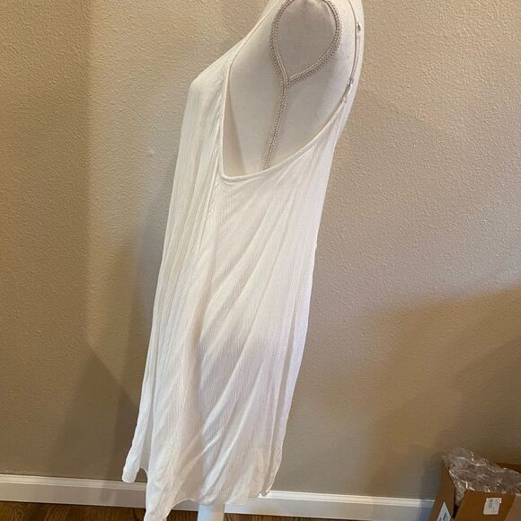 Elegant White Sleeveless Swim Cover - Picture 3 of 4